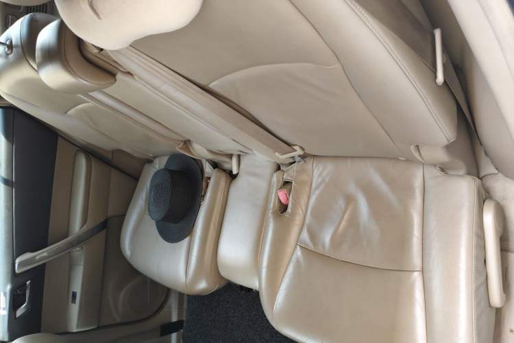 Used Toyota Highlander 2012 2.7L Two-Wheel Drive 7-Seater Luxury Edition Left Rear Seat