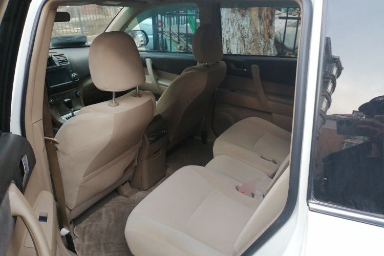 Used Toyota Highlander 2012 2.7L Two-Wheel Drive 7-Seater Elite Edition Left Rear Seat
