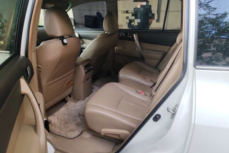 Used Toyota Highlander 2012 2.7L Two-Wheel Drive 7-Seater Luxury Edition Left Rear Seat