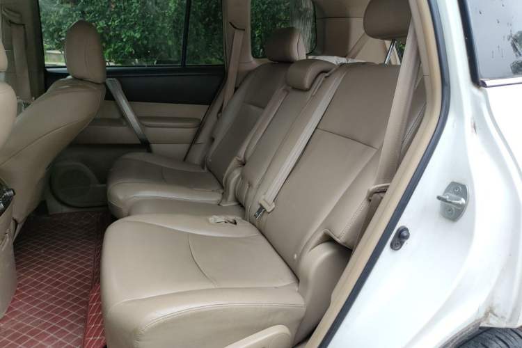 Used Toyota Highlander 2012 2.7L Two-Wheel Drive 7-Seater Luxury Edition Left Rear Seat