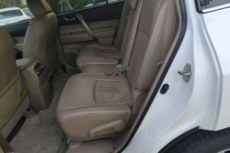 Used Toyota Highlander 2012 2.7L Two-Wheel Drive 7-Seater Luxury Edition Left Rear Seat