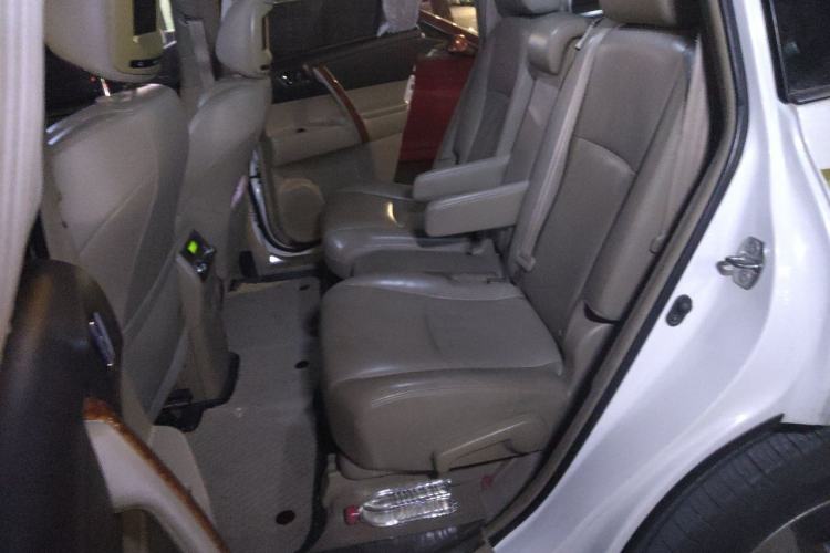Used Toyota Highlander 2012 2.7L Two-Wheel Drive 7-Seater Luxury Edition Left Rear Seat