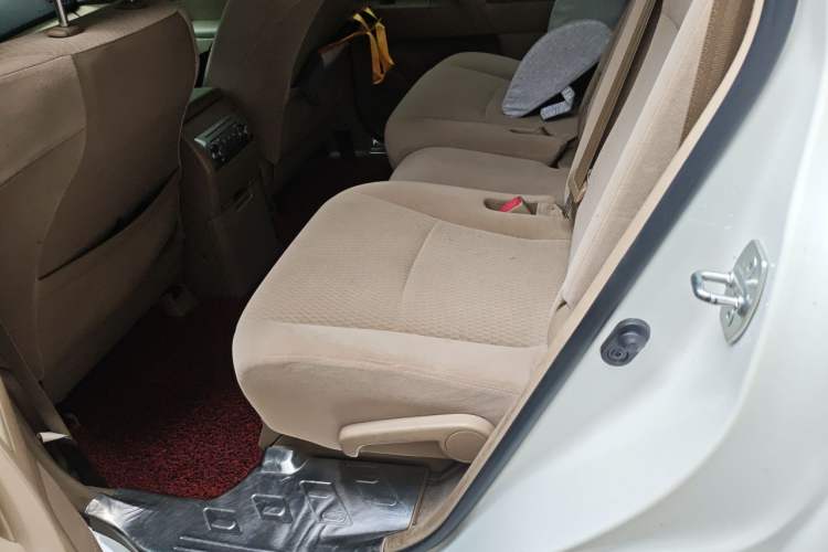 Used Toyota Highlander 2012 2.7L Two-Wheel Drive 7-Seater Elite Edition Left Rear Seat