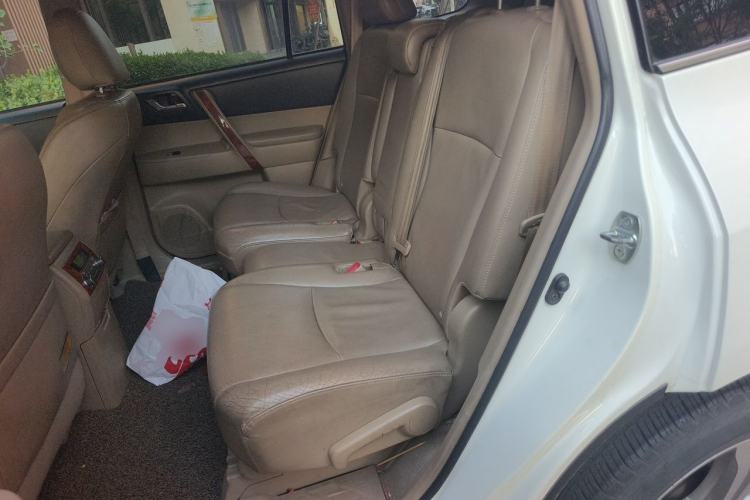Used Toyota Highlander 2012 2.7L Two-Wheel Drive 7-Seater Luxury Edition Left Rear Seat