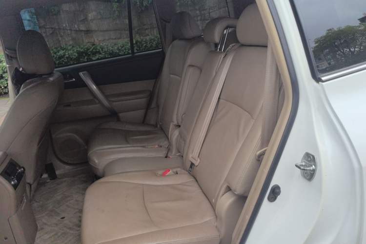 Used Toyota Highlander 2012 2.7L Two-Wheel Drive 7-Seater Luxury Edition Left Rear Seat