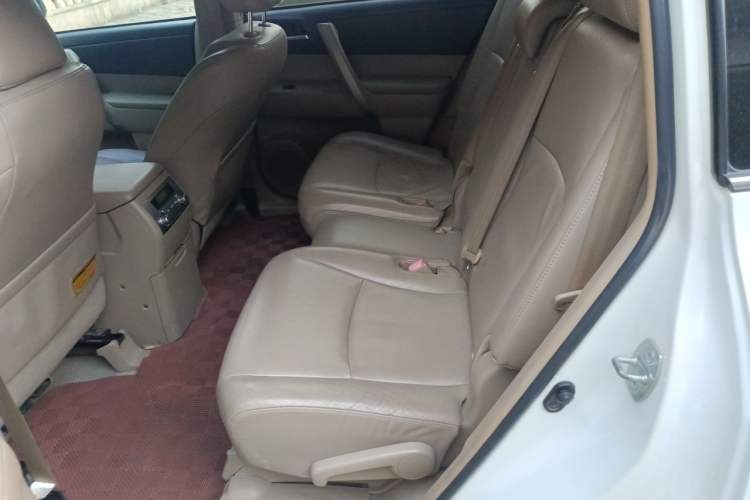 Used Toyota Highlander 2012 2.7L Two-Wheel Drive 7-Seater Luxury Edition Left Rear Seat
