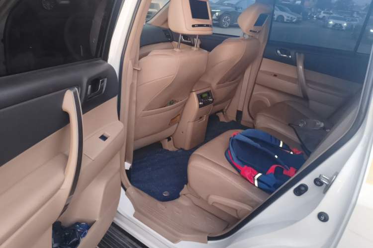 Used Toyota Highlander 2012 2.7L Two-Wheel Drive 7-Seater Luxury Edition Left Rear Seat