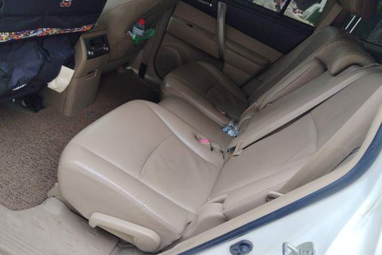 Used Toyota Highlander 2012 2.7L Two-Wheel Drive 7-Seater Luxury Edition Left Rear Seat