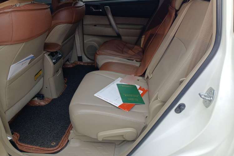 Used Toyota Highlander 2012 3.5L 4x4 7-Seater Luxury Edition with Navigation Left Rear Seat