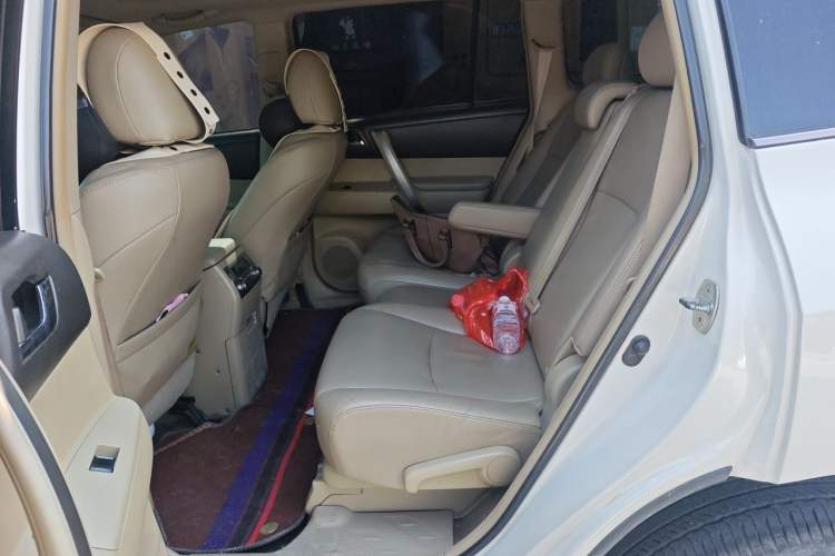 Used Toyota Highlander 2012 2.7L Two-Wheel Drive 7-Seater Luxury Edition Left Rear Seat