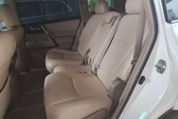 Used Toyota Highlander 2012 2.7L Two-Wheel Drive 7-Seater Elite Edition Left Rear Seat