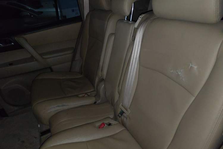 Used Toyota Highlander 2012 2.7L Two-Wheel Drive 7-Seater Elite Edition Left Rear Seat