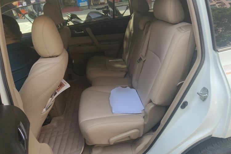 Used Toyota Highlander 2012 2.7L Two-Wheel Drive 7-Seater Elite Edition Left Rear Seat