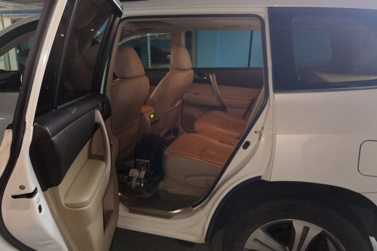 Used Toyota Highlander 2012 2.7L Two-Wheel Drive 7-Seater Luxury Edition Left Rear Seat