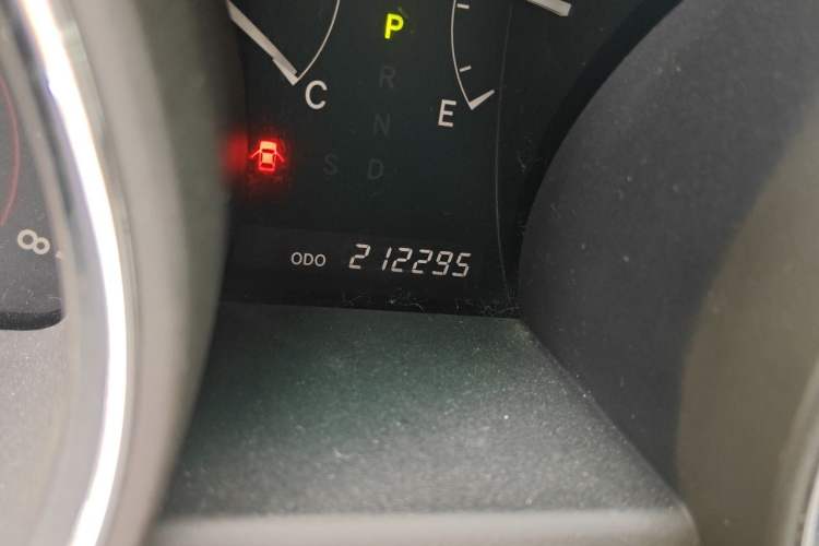 Used Toyota Highlander 2012 2.7L 2WD 5-Seater Elite Edition Odometer Close Up