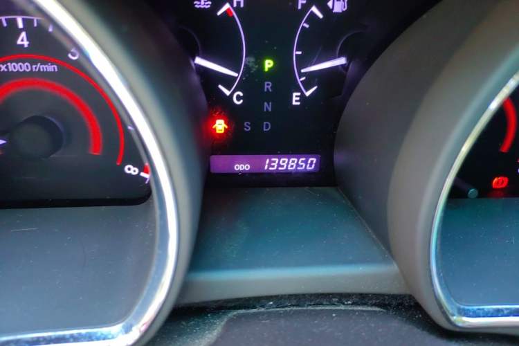 Used Toyota Highlander 2012 2.7L Two-Wheel Drive 7-Seater Luxury Edition Odometer Close Up