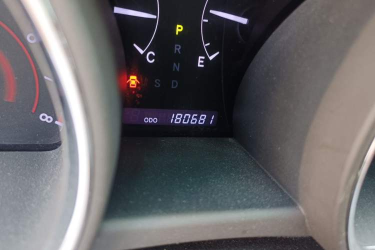 Used Toyota Highlander 2012 2.7L 2WD 5-Seater Elite Edition Odometer Close Up