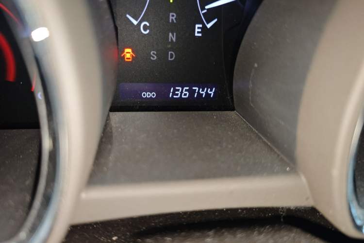 Used Toyota Highlander 2012 2.7L Two-Wheel Drive 7-Seater Luxury Edition Odometer Close Up