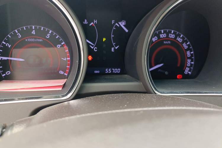 Used Toyota Highlander 2012 2.7L 2WD 5-Seater Elite Edition Odometer Close Up