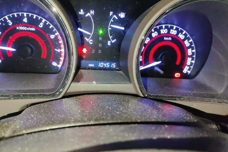 Used Toyota Highlander 2012 2.7L 2WD 5-Seater Elite Edition Odometer Close Up