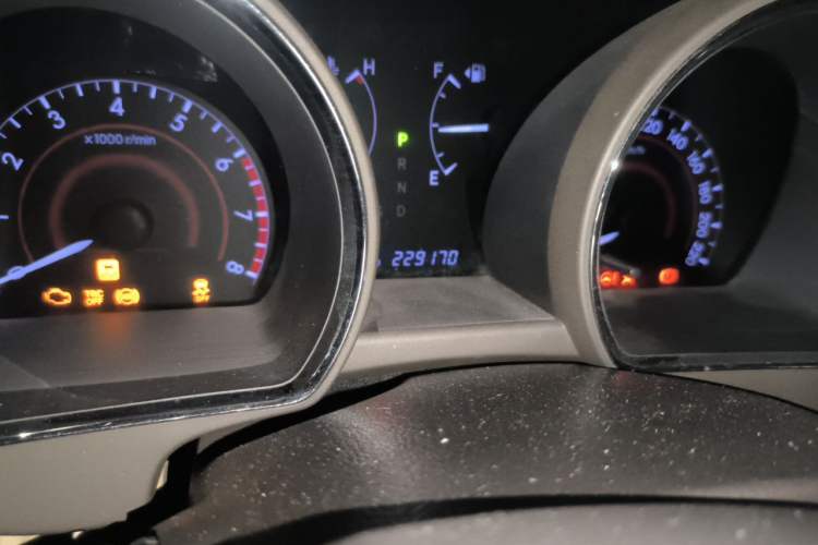 Used Toyota Highlander 2012 2.7L Two-Wheel Drive 7-Seater Luxury Edition Odometer Close Up