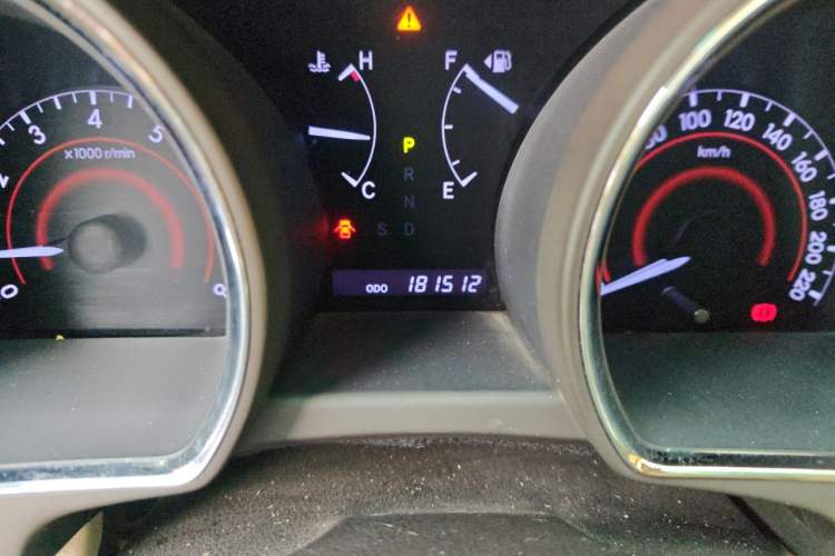 Used Toyota Highlander 2012 2.7L Two-Wheel Drive 5-Seater Sport Edition Odometer Close Up