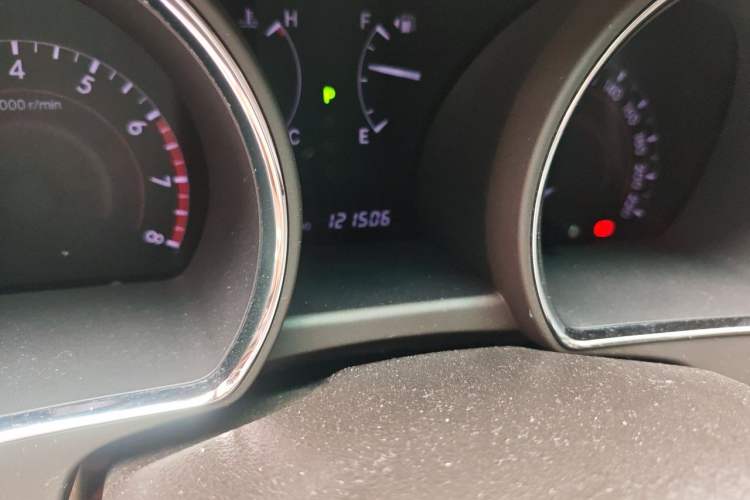 Used Toyota Highlander 2012 2.7L Two-Wheel Drive 7-Seater Elite Edition Odometer Close Up
