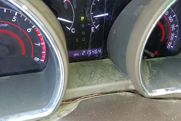 Used Toyota Highlander 2012 2.7L 2WD 5-Seater Elite Edition Odometer Close Up