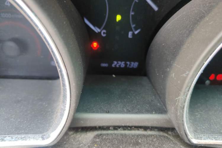 Used Toyota Highlander 2012 2.7L 2WD 5-Seater Elite Edition Odometer Close Up