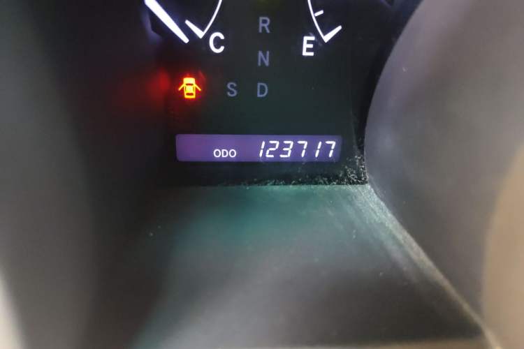 Used Toyota Highlander 2012 2.7L 2WD 5-Seater Elite Edition Odometer Close Up