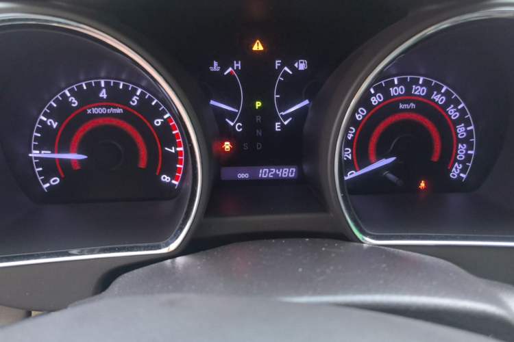 Used Toyota Highlander 2012 2.7L Two-Wheel Drive 7-Seater Luxury Edition Odometer Close Up