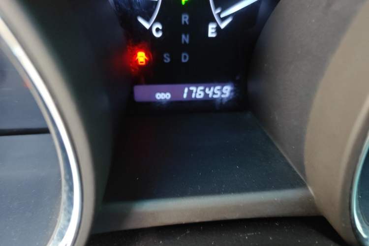 Used Toyota Highlander 2012 2.7L Two-Wheel Drive 7-Seater Luxury Edition Odometer Close Up