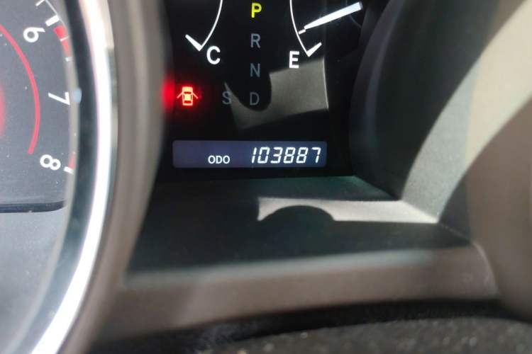 Used Toyota Highlander 2012 2.7L Two-Wheel Drive 7-Seater Luxury Edition Odometer Close Up