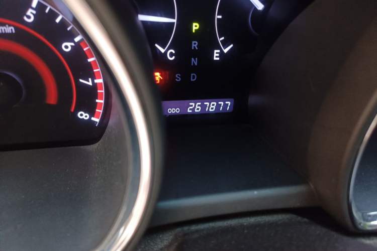 Used Toyota Highlander 2012 2.7L 2WD 5-Seater Elite Edition Odometer Close Up