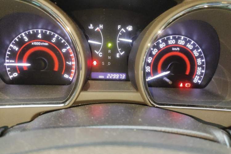 Used Toyota Highlander 2012 2.7L 2WD 5-Seater Elite Edition Odometer Close Up