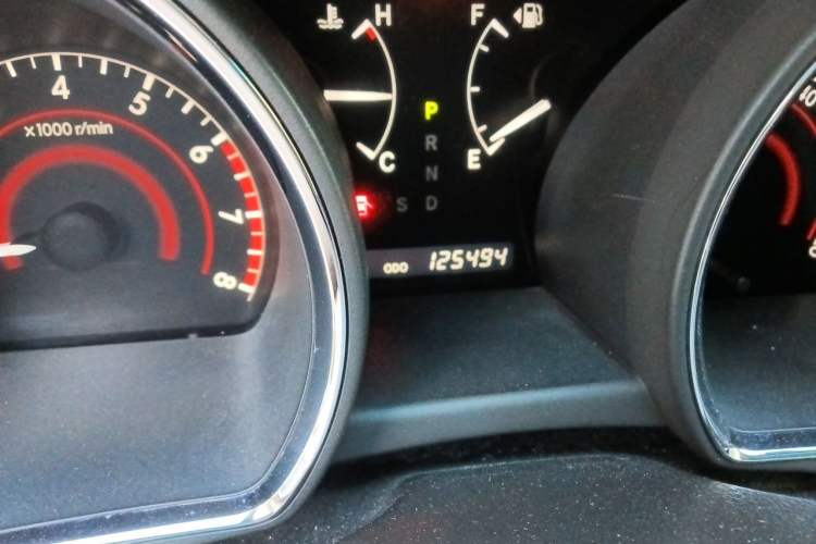 Used Toyota Highlander 2012 2.7L Two-Wheel Drive 7-Seater Luxury Edition Odometer Close Up