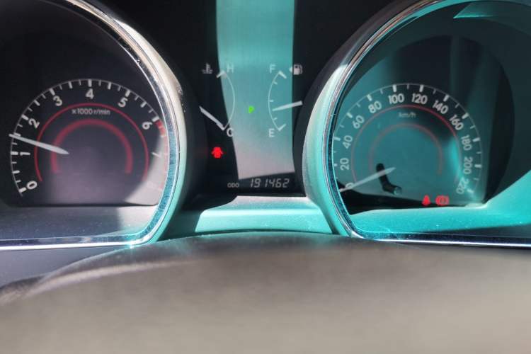Used Toyota Highlander 2012 2.7L 2WD 5-Seater Elite Edition Odometer Close Up
