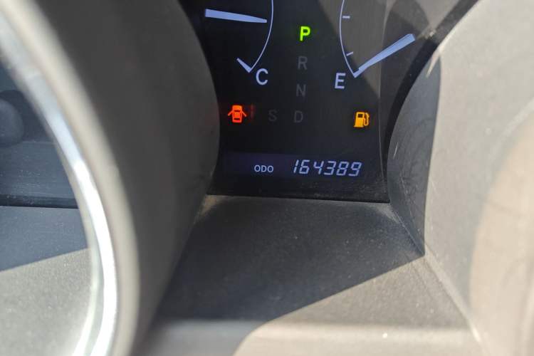 Used Toyota Highlander 2012 2.7L 2WD 5-Seater Elite Edition Odometer Close Up