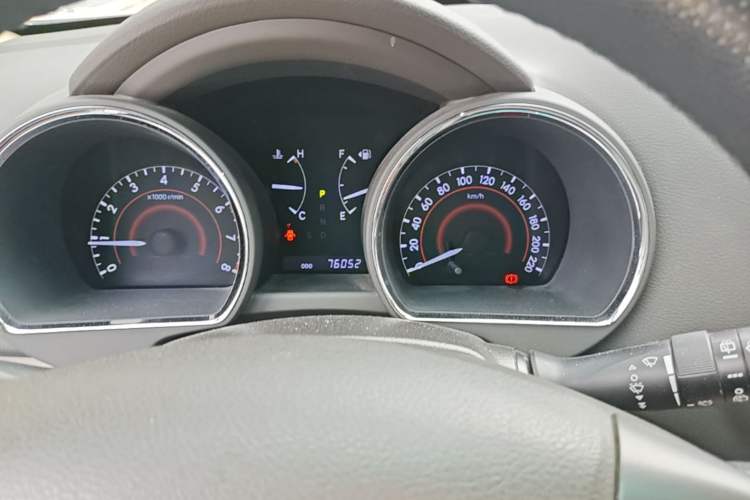 Used Toyota Highlander 2012 2.7L 2WD 5-Seater Elite Edition Odometer Close Up