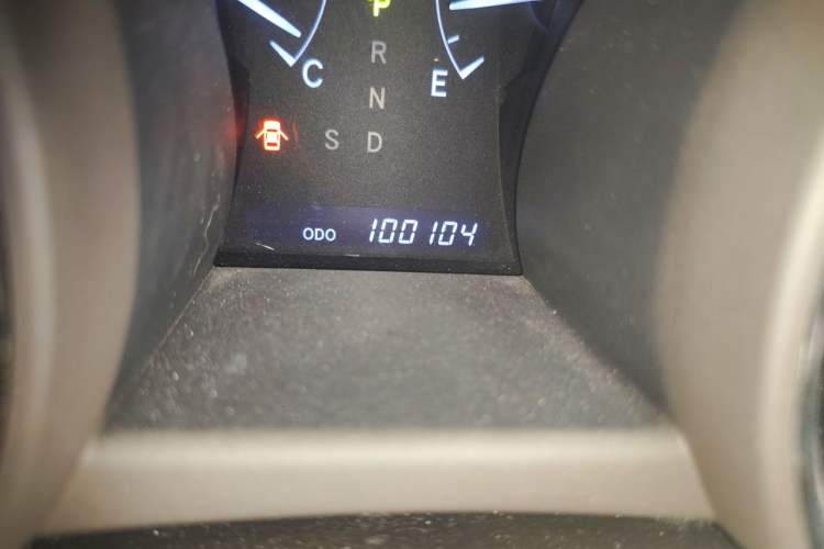 Used Toyota Highlander 2012 2.7L Two-Wheel Drive 7-Seater Elite Edition Odometer Close Up