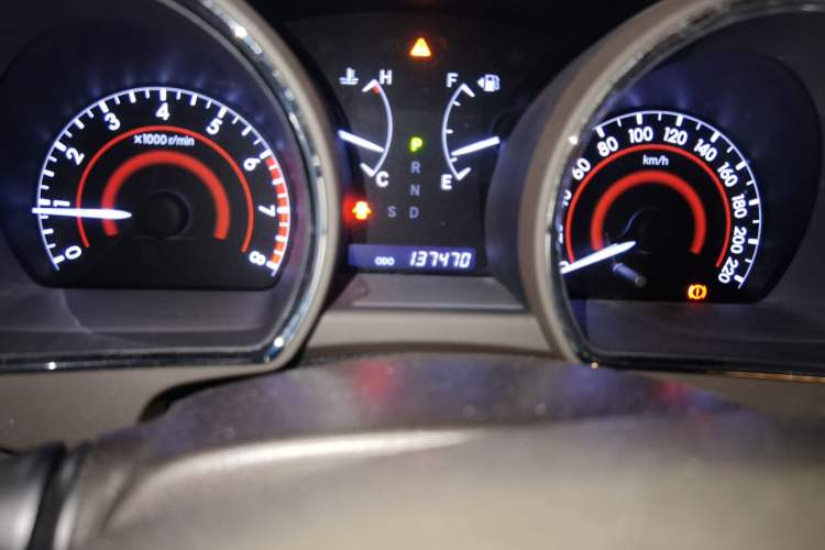 Used Toyota Highlander 2012 2.7L Two-Wheel Drive 7-Seater Luxury Edition Odometer Close Up