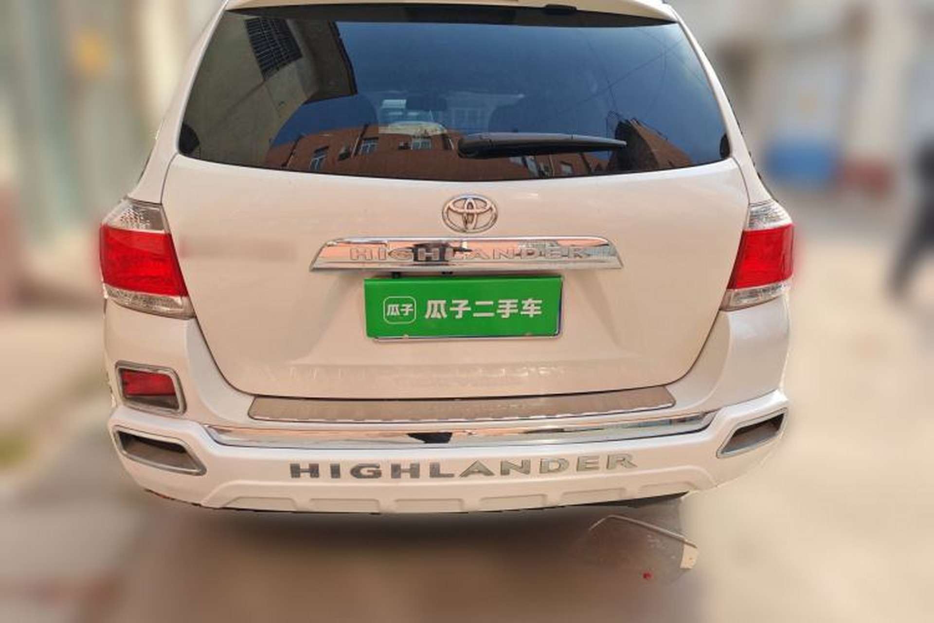 Used Toyota Highlander 2012 2.7L Two-Wheel Drive 7-Seater Luxury Edition Rear