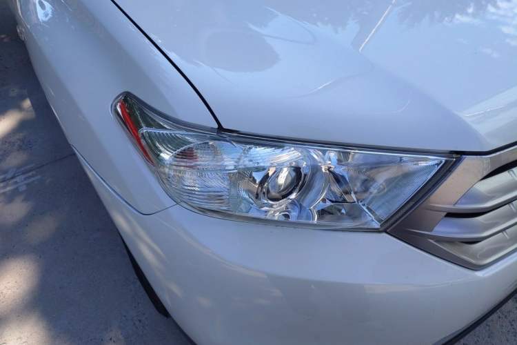 Used Toyota Highlander 2012 2.7L Two-Wheel Drive 7-Seater Luxury Edition Right Front Headlight