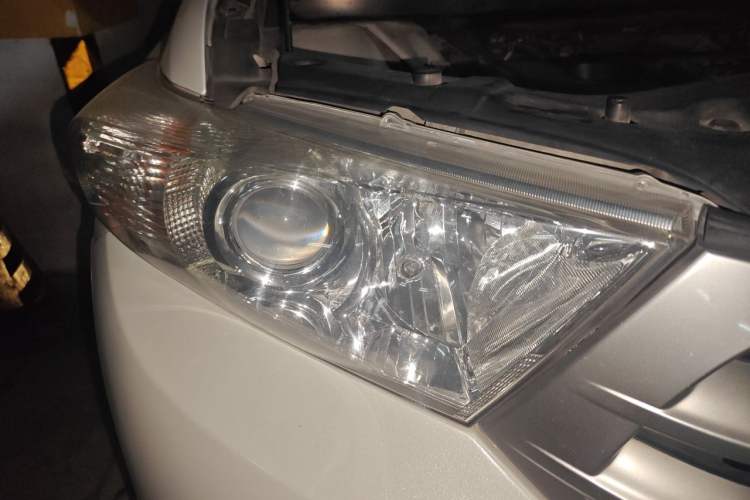 Used Toyota Highlander 2012 2.7L Two-Wheel Drive 7-Seater Luxury Edition Right Front Headlight