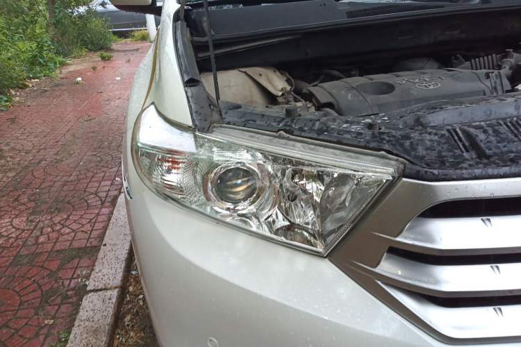 Used Toyota Highlander 2012 2.7L Two-Wheel Drive 7-Seater Luxury Edition Right Front Headlight