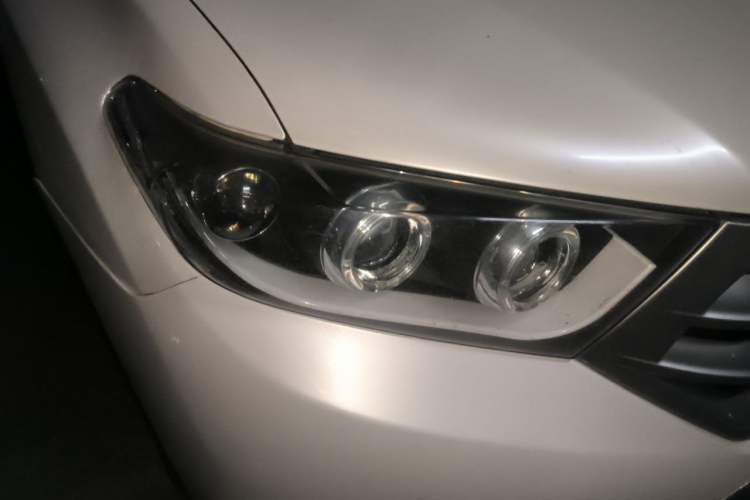 Used Toyota Highlander 2012 2.7L Two-Wheel Drive 7-Seater Luxury Edition Right Front Headlight