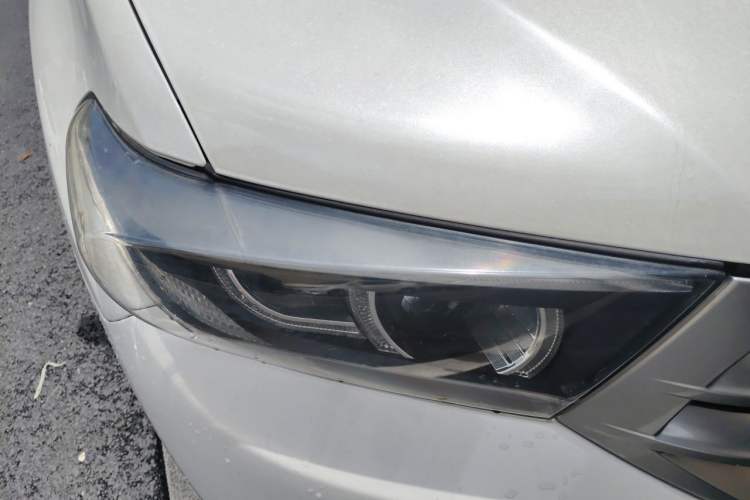 Used Toyota Highlander 2012 2.7L Two-Wheel Drive 7-Seater Luxury Edition Right Front Headlight