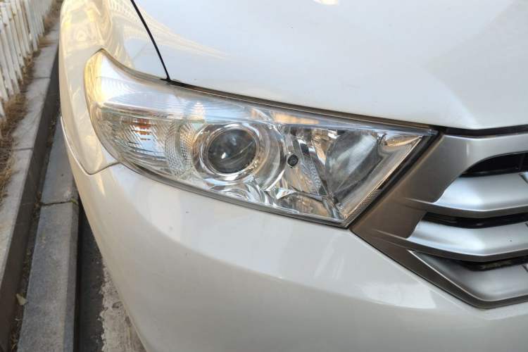 Used Toyota Highlander 2012 2.7L Two-Wheel Drive 7-Seater Luxury Navigation Edition Right Front Headlight