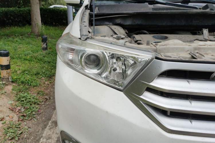 Used Toyota Highlander 2012 2.7L Two-Wheel Drive 7-Seater Luxury Edition Right Front Headlight
