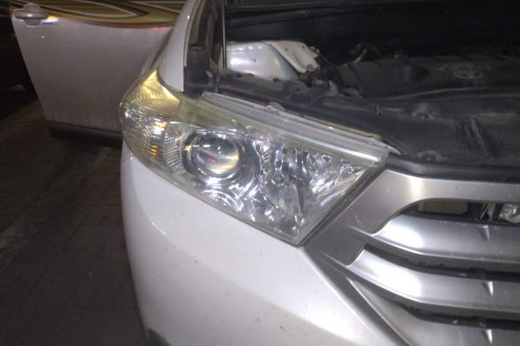Used Toyota Highlander 2012 2.7L Two-Wheel Drive 7-Seater Luxury Edition Right Front Headlight